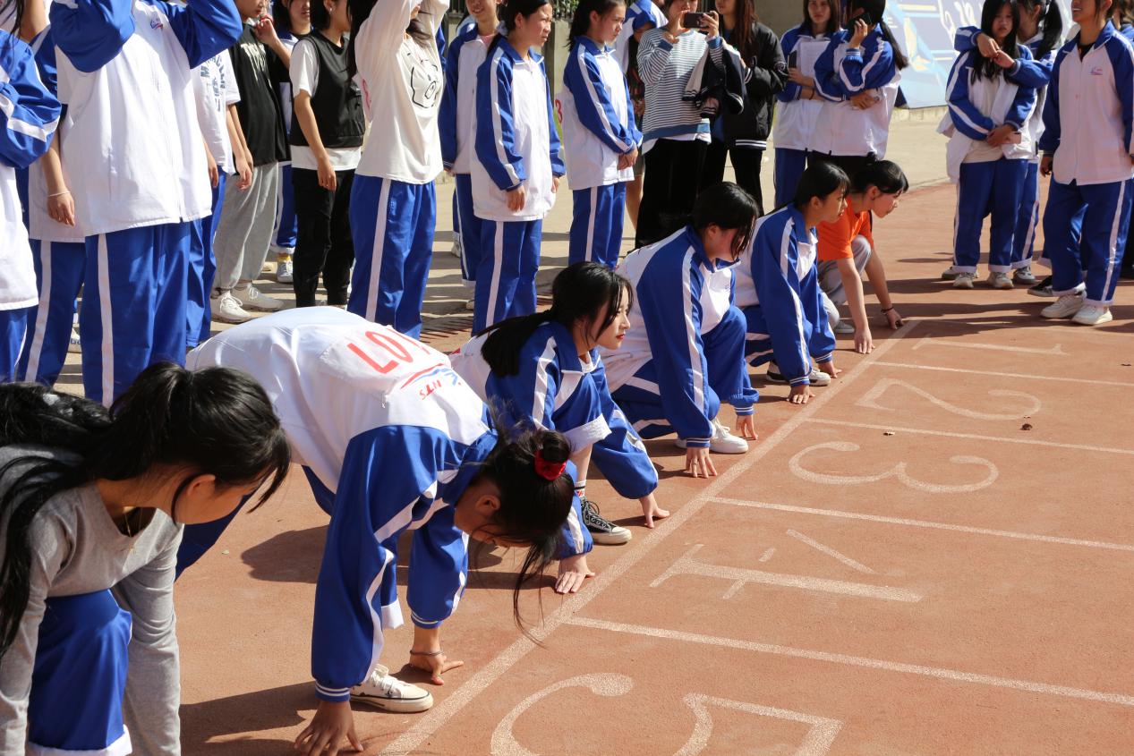 南昌向遠(yuǎn)軌道技術(shù)學(xué)校第十三屆秋季運(yùn)動(dòng)會(huì)之徑賽風(fēng)采