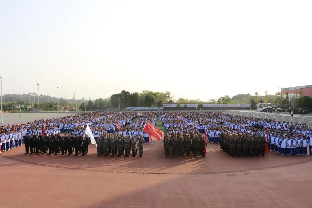 南昌向遠軌道技術學校舉辦“五老”進校園活動