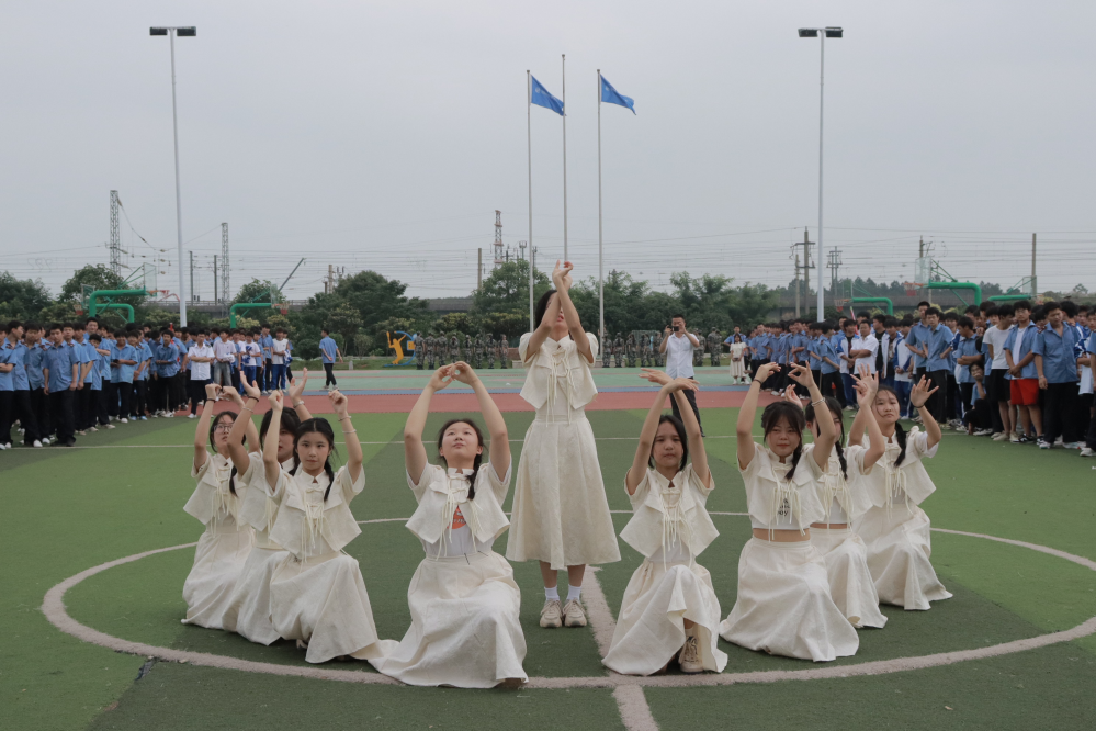 南昌向遠(yuǎn)軌道技術(shù)學(xué)校第五屆校園文化節(jié)圓滿閉幕