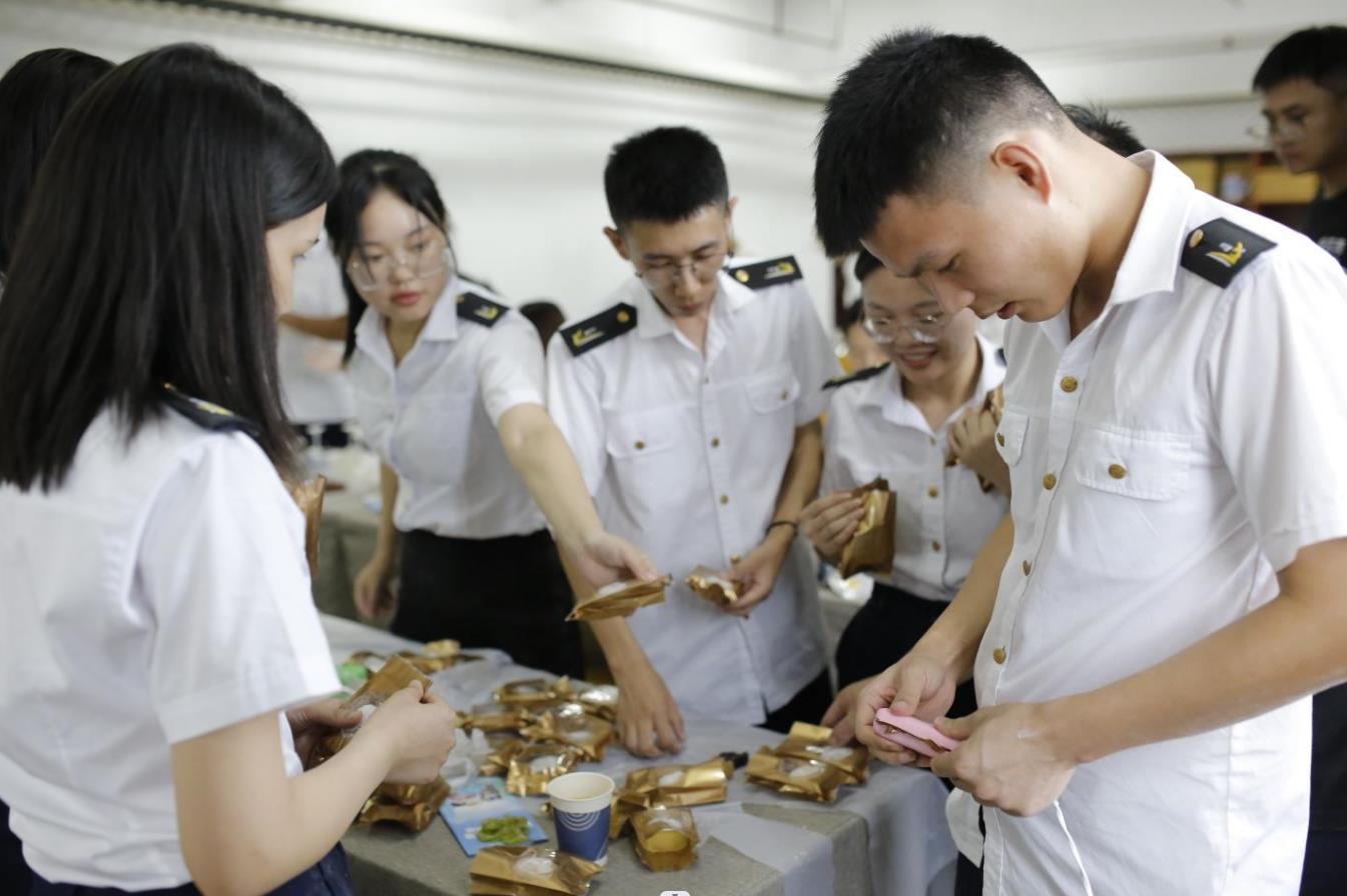 桃李芬芳至 金秋乘月來｜南昌向遠(yuǎn)軌道技術(shù)學(xué)校與江西銀行贛江新區(qū)分行牽手開展教師節(jié)主題活動