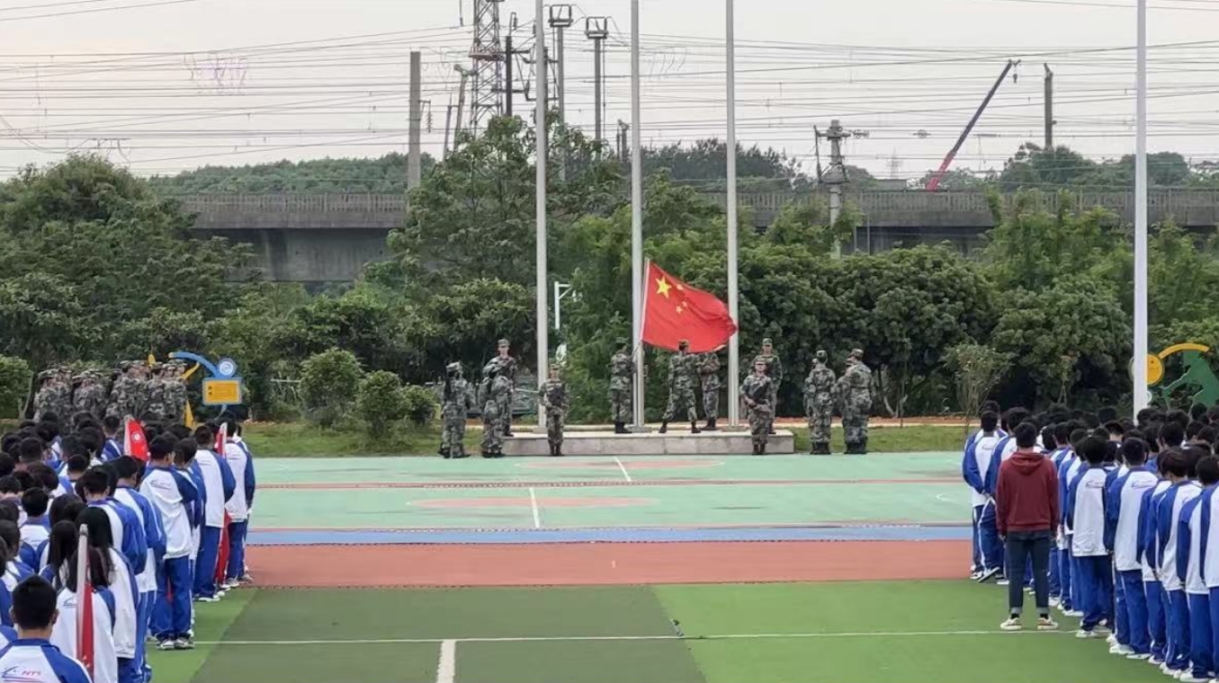 南昌向遠(yuǎn)軌道技術(shù)學(xué)校舉行升旗儀式