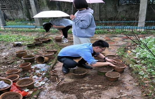 學(xué)雷鋒 共筑美麗幸福家園—我校團(tuán)委組織學(xué)習(xí)雷鋒精神系列活動(dòng)（一）