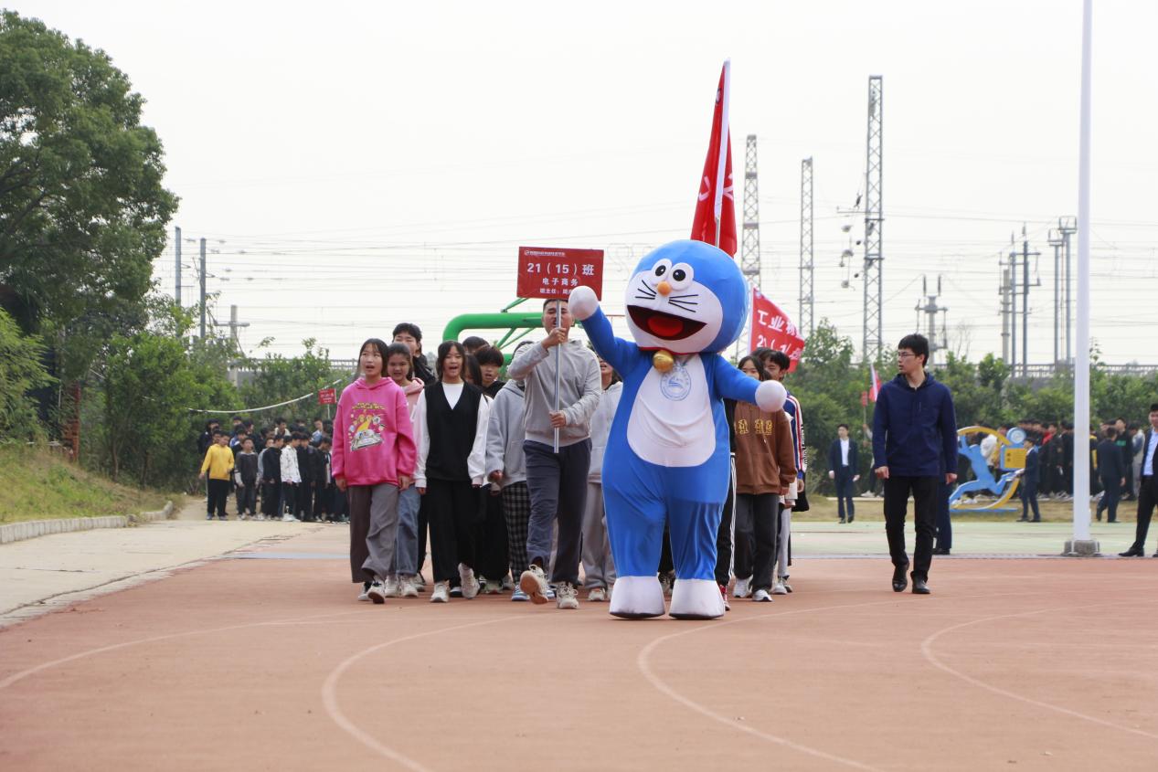 熱烈祝賀南昌向遠(yuǎn)軌道技術(shù)學(xué)校第十四屆運(yùn)動(dòng)會(huì)盛大開(kāi)幕