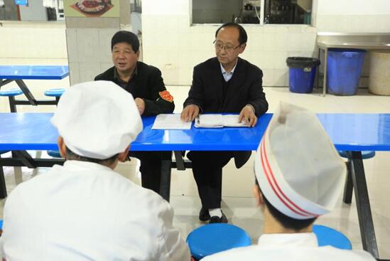 南昌向遠軌道技術(shù)學校餐飲中心召開食品安全工作會議