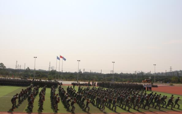 南昌向遠軌道技術學校2019級新生開學典禮暨軍訓匯演表彰大會隆重舉行