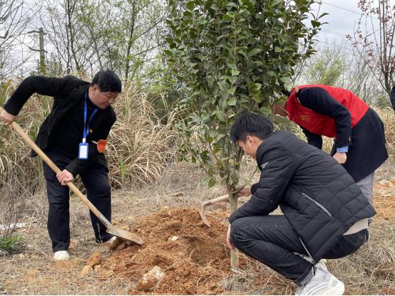 南昌向遠(yuǎn)軌道技術(shù)學(xué)校助力植樹節(jié)，彰顯向遠(yuǎn)力量