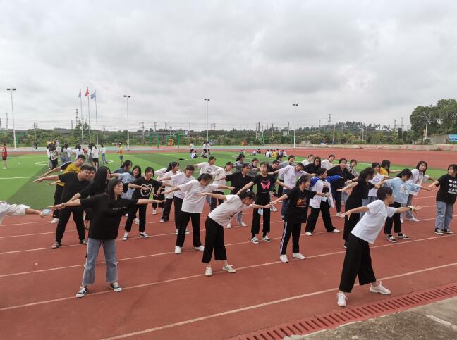 南昌向遠(yuǎn)軌道技術(shù)學(xué)校展體育課堂風(fēng)采，共教研促成長(zhǎng)