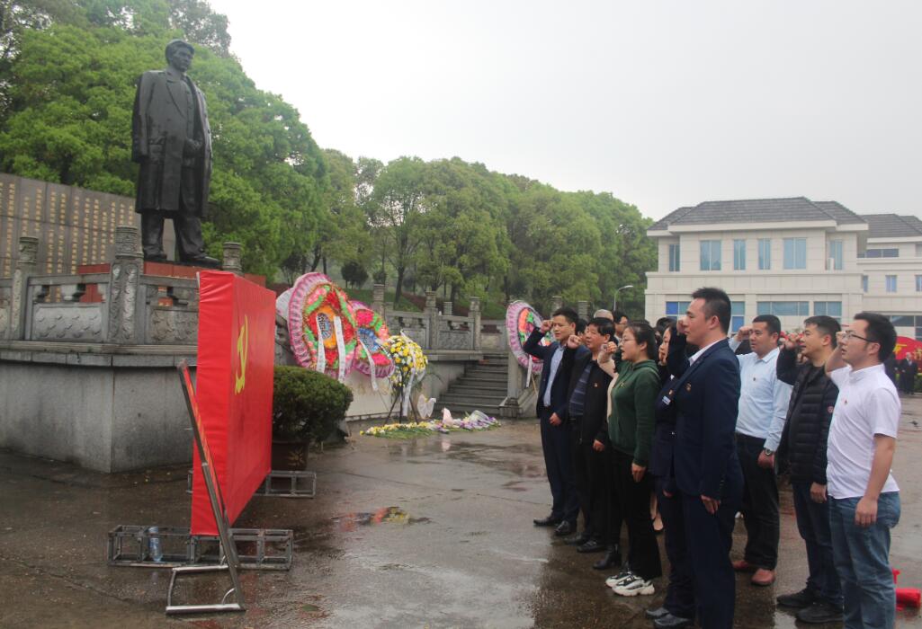 南昌向遠軌道技術學校黨支部開展“精神血脈永賡續(xù)，革命薪火代代傳”主題黨日活動