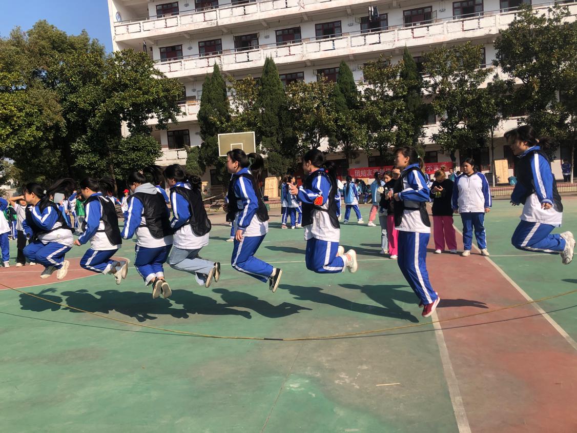 熱烈祝賀南昌向遠軌道技術學校第五屆趣味運動會順利召開