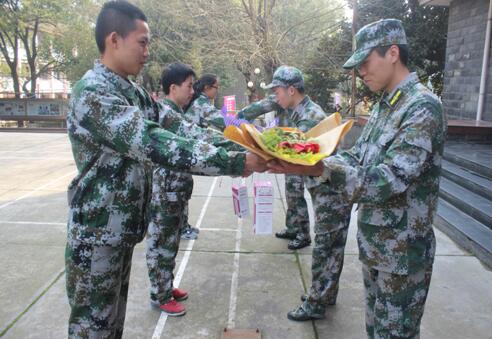 南昌向遠(yuǎn)軌道技術(shù)學(xué)校2017級春季新生軍訓(xùn)圓滿結(jié)束