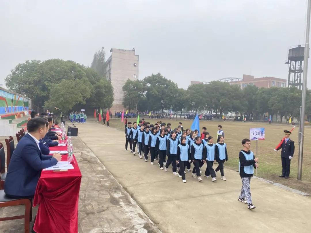 南昌向遠軌道技術(shù)學校第六屆趣味運動會順利開幕