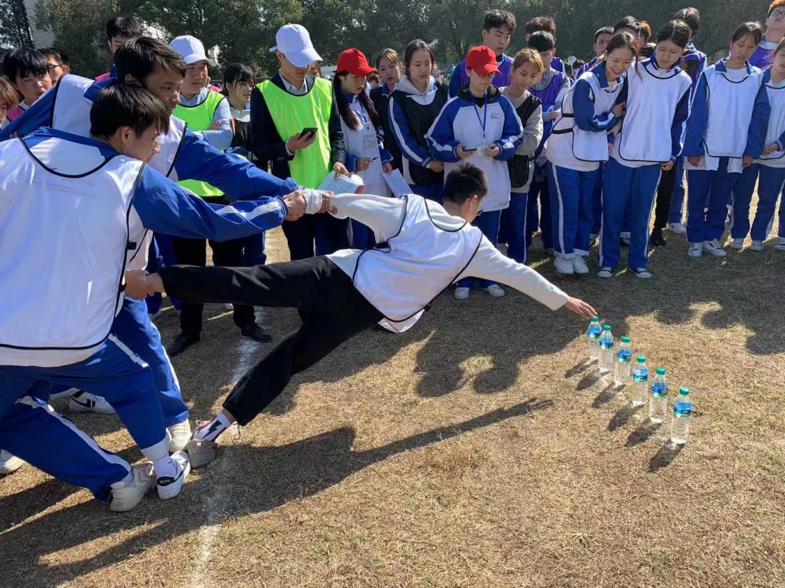 熱烈祝賀南昌向遠軌道技術學校第五屆趣味運動會順利召開