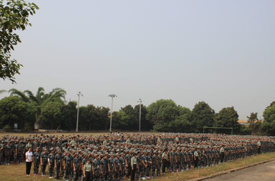 我校軌道學(xué)校成功舉辦2015秋季新生軍訓(xùn)動員大會