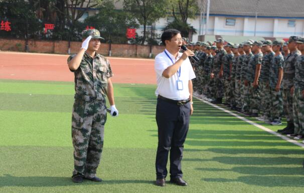 南昌向遠軌道技術學校2019級新生開學典禮暨軍訓匯演表彰大會隆重舉行